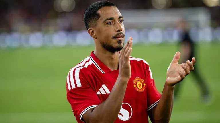 Tielemans Apologizes to Villa Fans for Comments on Man Utd ম্যান ইউ মন্তব্যের জন্য ভিলা ভক্তদের কাছে ক্ষমা চাইলেন টিলেমানস