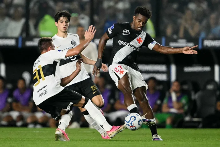 Vasco Dominates Olimpia but Loses Scoring Opportunities