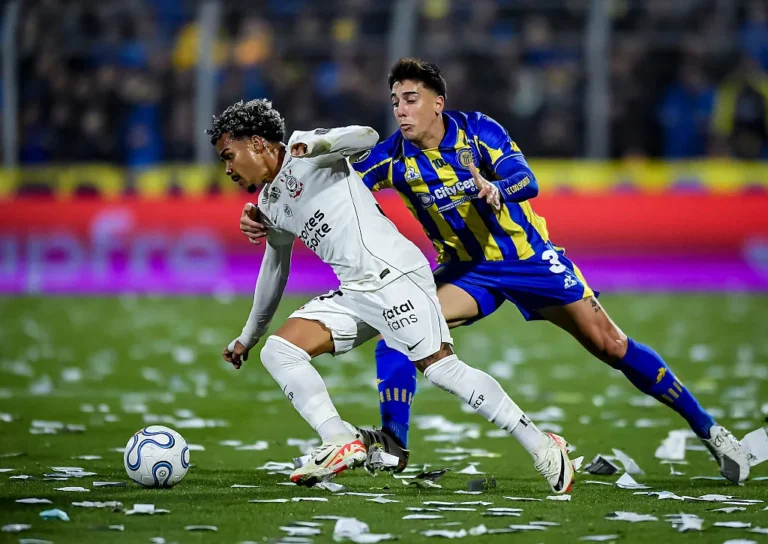 Corinthians Prevail in Tough Match, Overcome Red Card to Return from Argentina