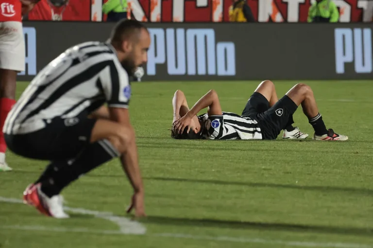 Palmeiras Fans and Rivals Mock Botafogo's Sula Setback