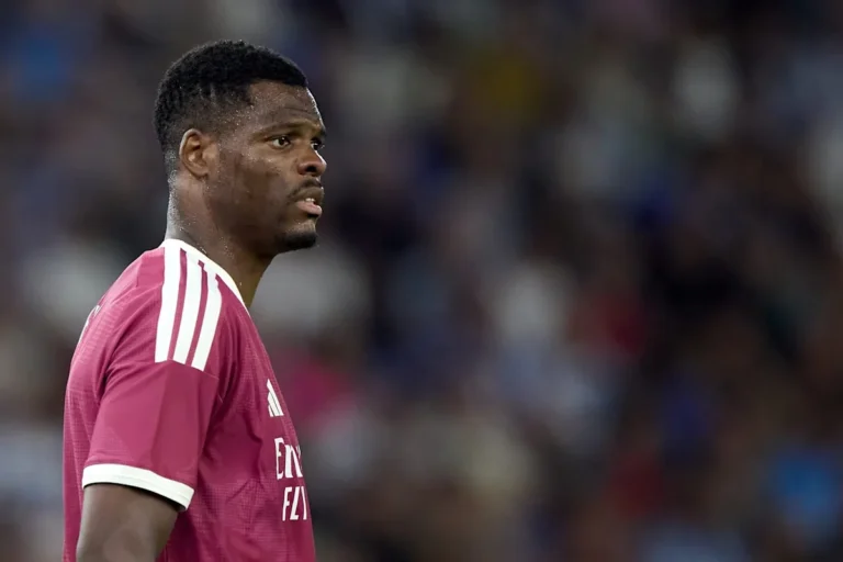 Mourinho Sets Right-Back Pecking Order at Real Madrid: Dumfries vs Alexander-Arnold Mourinho Sets Right-Back Pecking Order at Real Madrid: Dumfries vs Alexander-Arnold