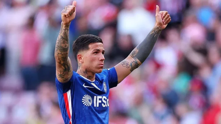 Chelsea Anticipates Fernandez Will Remain as Deadline Closes