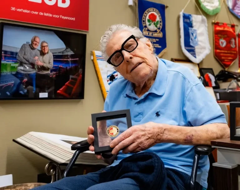 Feyenoord Fans Celebrate Legend on His 91st Birthday