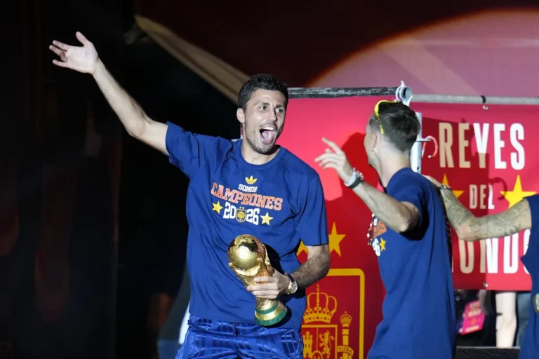 Rodri Maintains Daily Contact with Barcelona Stars Amid €70M Transfer Bid Progress Barcelona Makes Third and Final Offer for Rodri, Aiming to Finalize Deal Today