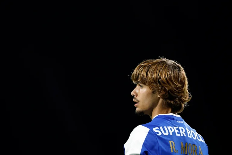 Juventus Pursues Sorloth Amid Badiashile Uncertainty and Mora Update