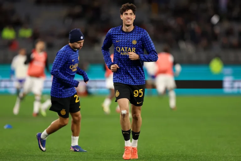 Mourinho Contacts €60m-Rated Italian Defender as Real Madrid Denies Transfer Request मुरीनियो ने इटालियन डिफेंडर को किया कॉल, रियल मैड्रिड ने €60 मिलियन की ट्रांसफर डील रोकी