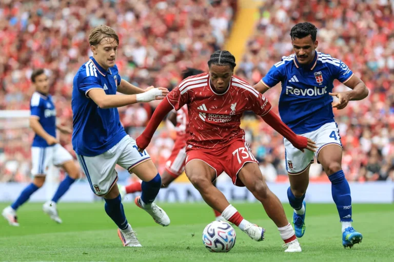 Liverpool Defeats Como 2-0 at Anfield with Goals from Gakpo and Jacquet