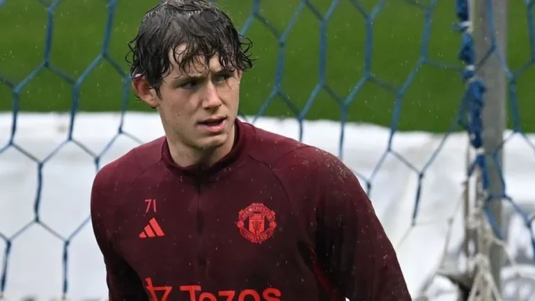 Walsall Signs Former West Ham Goalkeeper Wooster