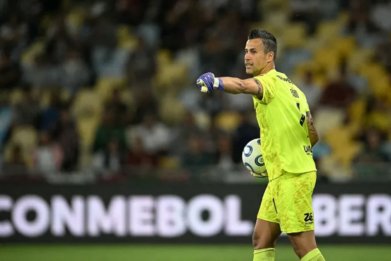 Fábio, 45, Leads Fluminense to Libertadores Quarter-Finals