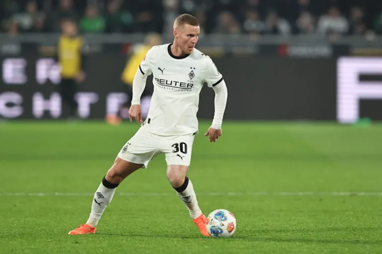 Borussia Mönchengladbach Says Goodbye to Club Legend Nico Elvedi