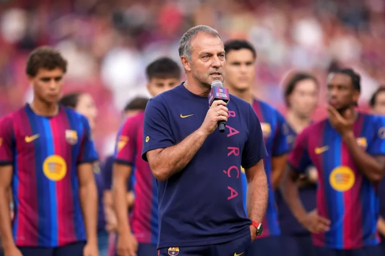 Flick, Raphinha Tell Barcelona Fans: 'We’re Ready to Fight for Every Trophy'