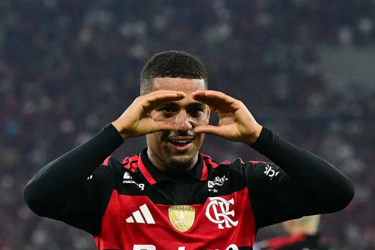Flamengo Defeats Cruzeiro to Advance in Libertadores with Stunning Goals