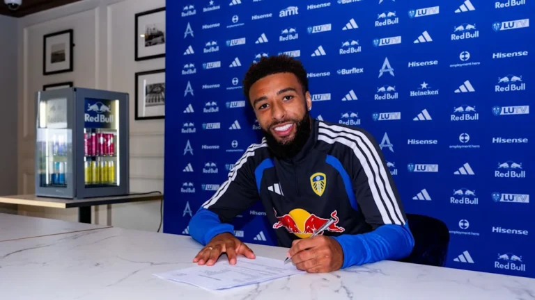 Bogle Signs New Contract with Leeds