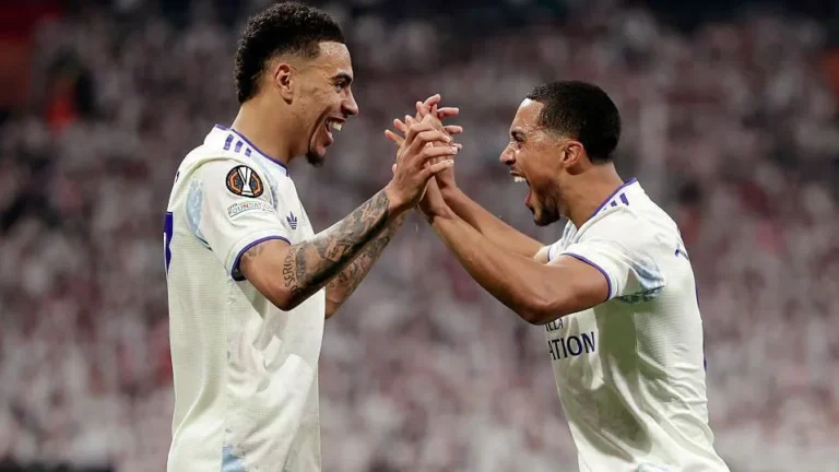Villa's Europa Heroes Face Departure Challenges for Emery
