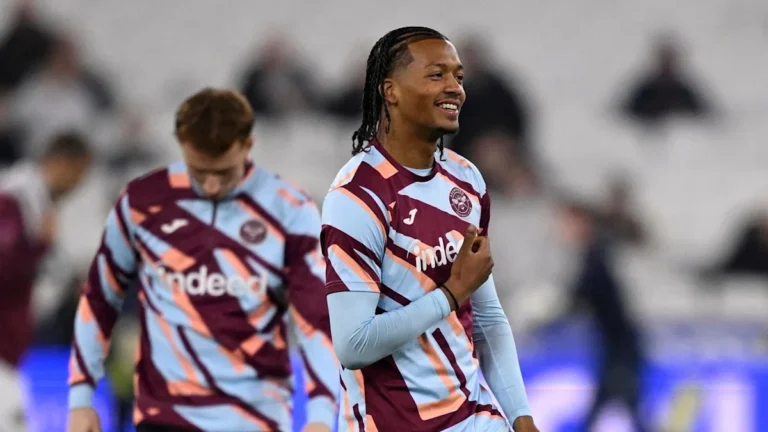 ब्रेंटफोर्ड के डिफेंडर स्टीफेंसन लोन पर क्रू एलेक्जेंड्रा में शामिल हुए