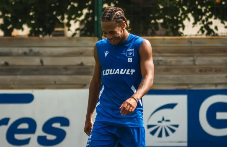 Nottingham Forest Competes with Crystal Palace to Sign Kevin Danois from Auxerre