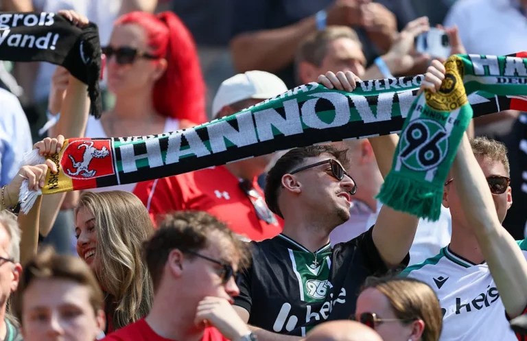 DFB-Pokal: 20 मिनट में 5 गोल दागकर सेकंड-टियर टीम ने खत्म किया अपना संकट DFB-Pokal: 20 मिनट में 5 गोल दागकर सेकंड-टियर टीम ने खत्म किया अपना संकट