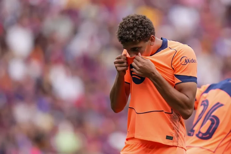 Barcelona Negotiates with Forward's Agent to Convert Player into Number Nine