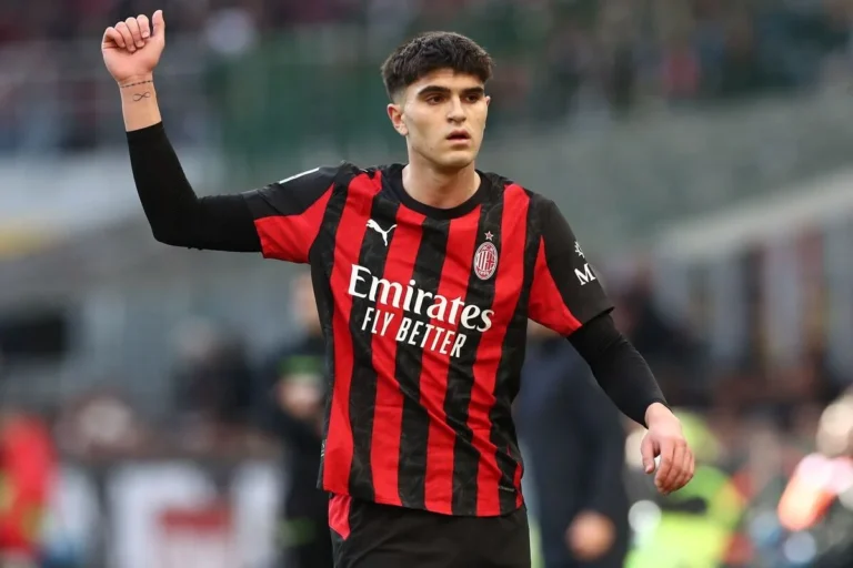 Milan Considers Promoting Bartesaghi Over Signing New Centre-Back