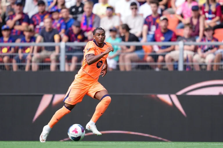 Manchester United In Talks with Agent of Barcelona Left-Back: A Solid Option for Carrick?