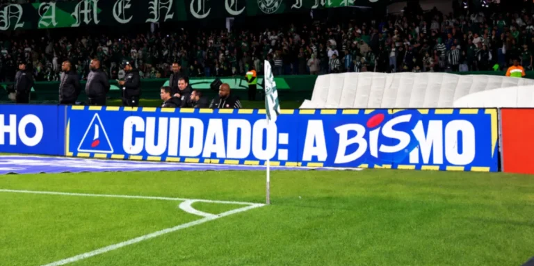Defender's Viral Moment Turns into Ad Campaign at Couto Pereira 🤣