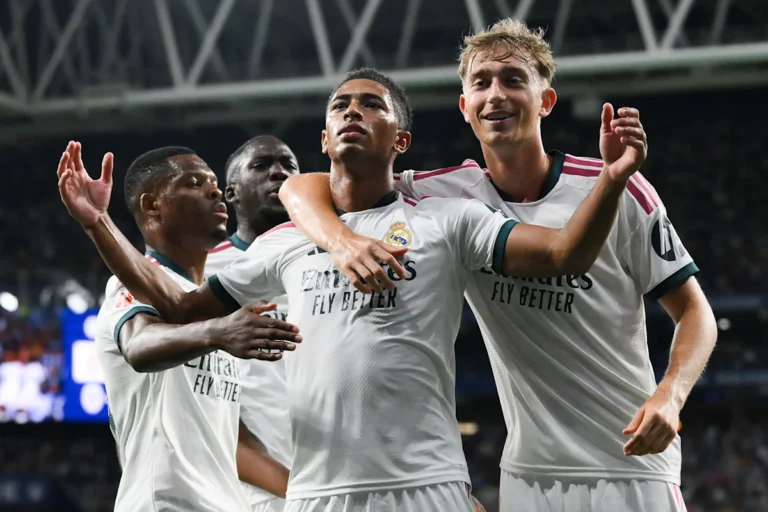 Cucurella Set to Start, Carreras on Bench in Real Madrid's 4-4-2 Predicted Lineup vs. Real Sociedad