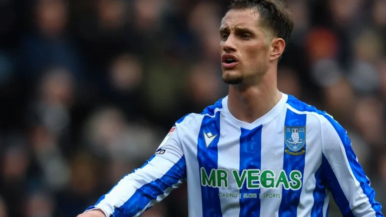 Blackpool Signs Striker Yates and Defender Earl Blackpool Signs Striker Yates and Defender Earl