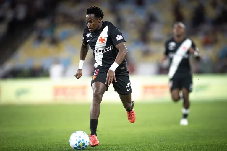 Vasco Defeats Vitória Despite Red Card in Copa do Brasil First Leg You are a professional Hindi news headline writer. Task: Rewrite or generate a Hindi news headline based on the given content. Requirements: Keep all factual information exactly the same Do not add or remove details Keep it short, clear, and precise Style: Use active voice Write in natural, human-like Hindi Follow standard Hindi newspaper headline style Make it engaging but not sensational Avoid dramatic, emotional, or exaggerated words Avoid overly formal or academic language Ensure smooth grammatical flow SEO: Include the primary keyword naturally in the headline if possible Do not force keywords Output: Return only the headline No explanations or extra text Vasco overcomes red card to beat Vitória in first-leg Copa do Brasil tie