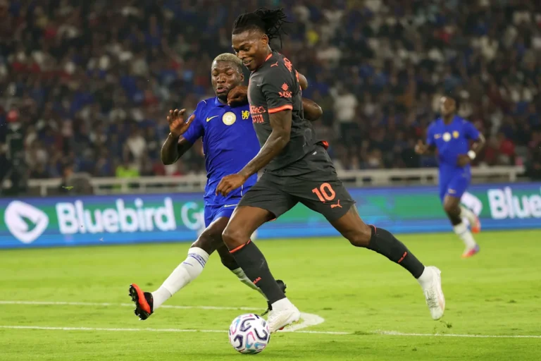 Rafael Leão Decides Between Galatasaray and Aston Villa Amid Milan Departure