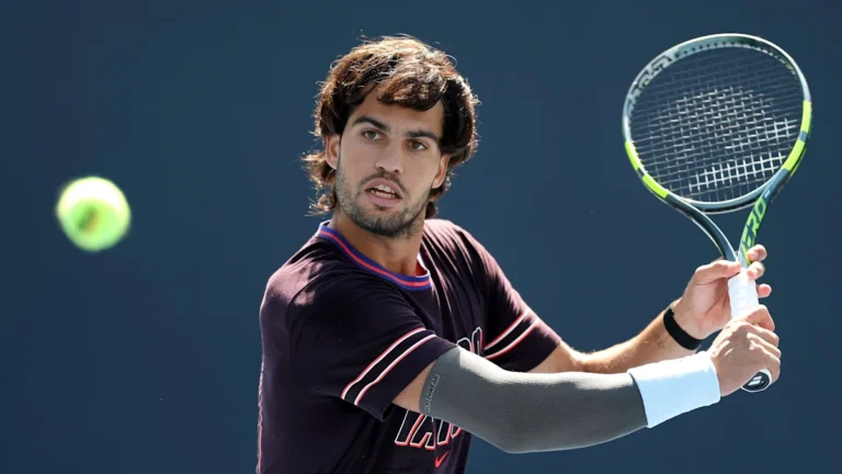 Alcaraz Begins US Open Comeback Facing Safiullin
