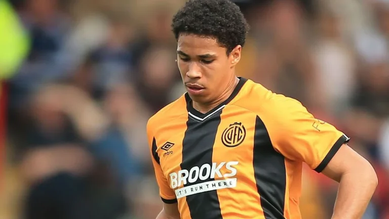 Stockport Signs Cambridge Defender Jobe