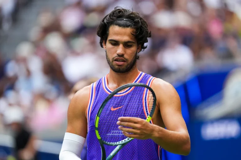 US Open Preview: Carlos Alcaraz’s Comeback and WTA No. 1 Race Highlight Key Storylines in NYC You are a professional Hindi news headline writer. Task: Rewrite or generate a Hindi news headline based on the given content. Requirements: Keep all factual information exactly the same Do not add or remove details Keep it short, clear, and precise Style: Use active voice Write in natural, human-like Hindi Follow standard Hindi newspaper headline style Make it engaging but not sensational Avoid dramatic, emotional, or exaggerated words Avoid overly formal or academic language Ensure smooth grammatical flow SEO: Include the primary keyword naturally in the headline if possible Do not force keywords Output: Return only the headline No explanations or extra text US Open preview: Carlos Alcaraz's return, battle for No. 1 WTA ranking among biggest storylines in NYC