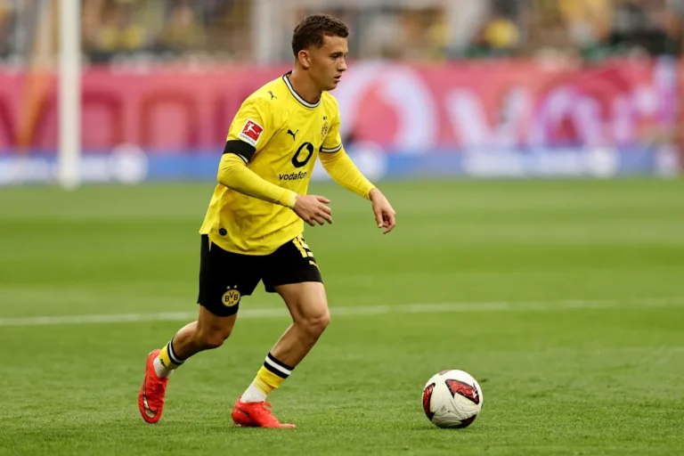 Konstantinos Karetsas Dazzles on Bundesliga Debut at Signal Iduna Park