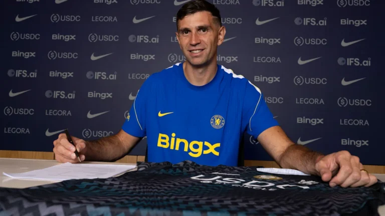 Does Emiliano Martinez’s Signing Make Chelsea Real Title Contenders? Does Emiliano Martinez's Signing Make Chelsea Real Title Contenders?
