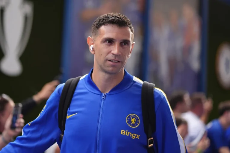 Emi Martinez Debuts for Chelsea as Xabi Alonso Excludes Duo Ahead of Transfer Deadline Day