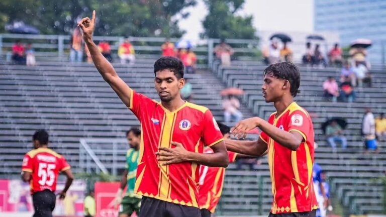 കൊൽക്കത്ത ഫുട്ബോൾ ലീഗ്: കോൾ ഇന്ത്യയെ 7-0ത്തിന് തകർത്ത് ഈസ്റ്റ് ബംഗാൾ രണ്ടാമതെത്തി കൊൽക്കത്ത ഫുട്ബോൾ ലീഗ്: കോൾ ഇന്ത്യയെ 7-0ത്തിന് തകർത്ത് ഈസ്റ്റ് ബംഗാൾ രണ്ടാമതെത്തി