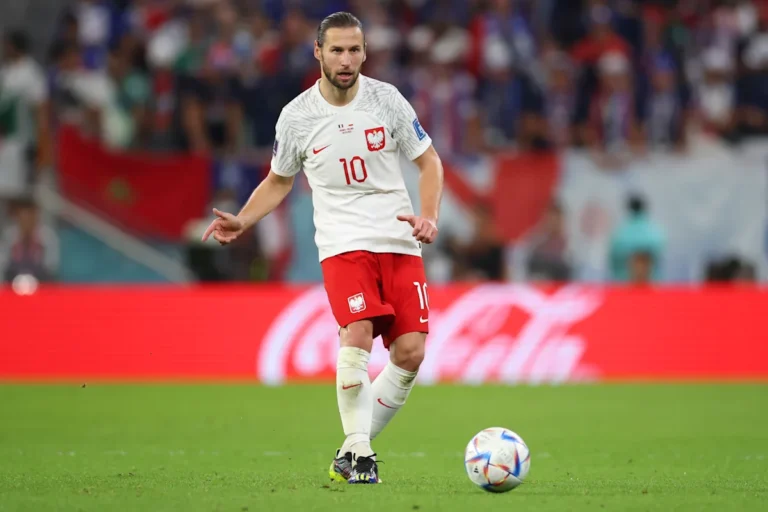 বিশ্বভ্রমণে মজেছেন পিএসজির প্রাক্তন তারকা ফুটবলার